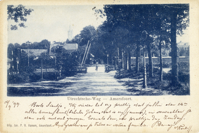 12616 Gezicht op de spoorwegovergang van de spoorlijn Amersfoort-Kesteren in de Utrechtseweg te Amersfoort uit het ...